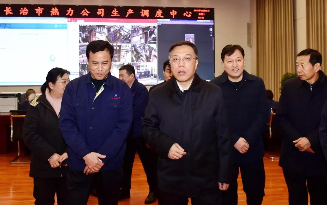 市委副書(shū)記、市長(zhǎng)楊勤榮一行走進(jìn)供熱公司，親切看望春節(jié)期間堅(jiān)守崗位的供熱職工，向他們致以新春的祝福和誠(chéng)摯謝意。